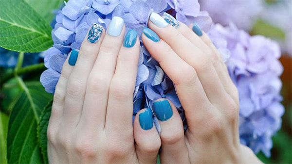 20 mẫu nail màu xanh đẹp sang trọng và quý phái được yêu thích nhất - 5