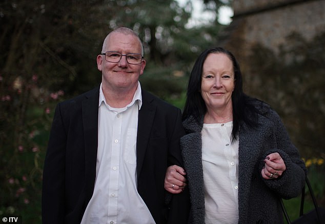 Clip: Người phụ nữ hơn 30 năm được đoàn tụ cùng anh trai - 2