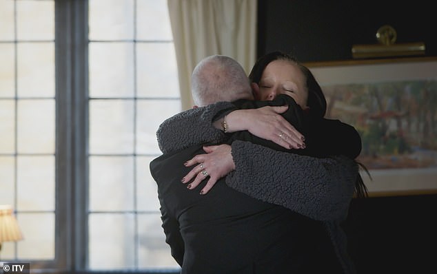 Clip: Người phụ nữ hơn 30 năm được đoàn tụ cùng anh trai - 1