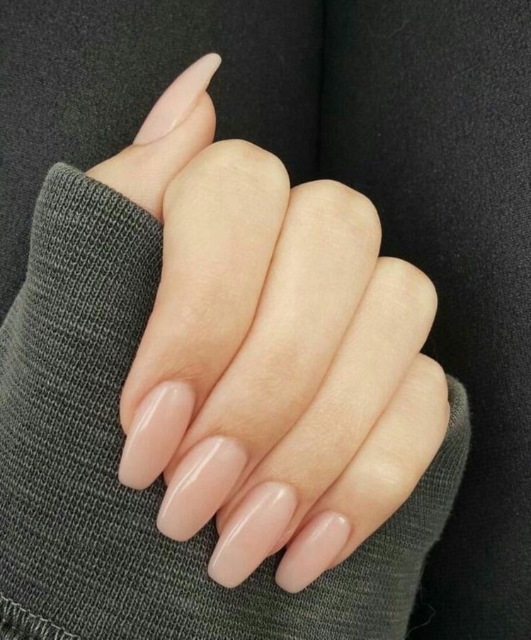 Móng tay từ đen xỉn, sần sùi trở nên trắng hồng, bóng mịn với loạt mẹo sau - 5