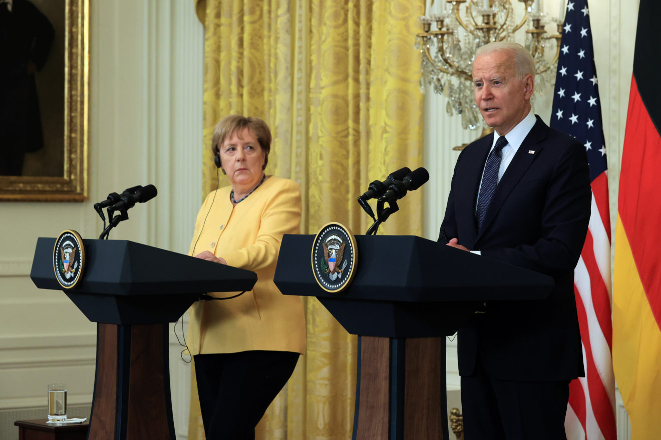 Ông Biden rút Mỹ khỏi Afghanistan trong hỗn loạn, đồng minh thất vọng sâu sắc - 1
