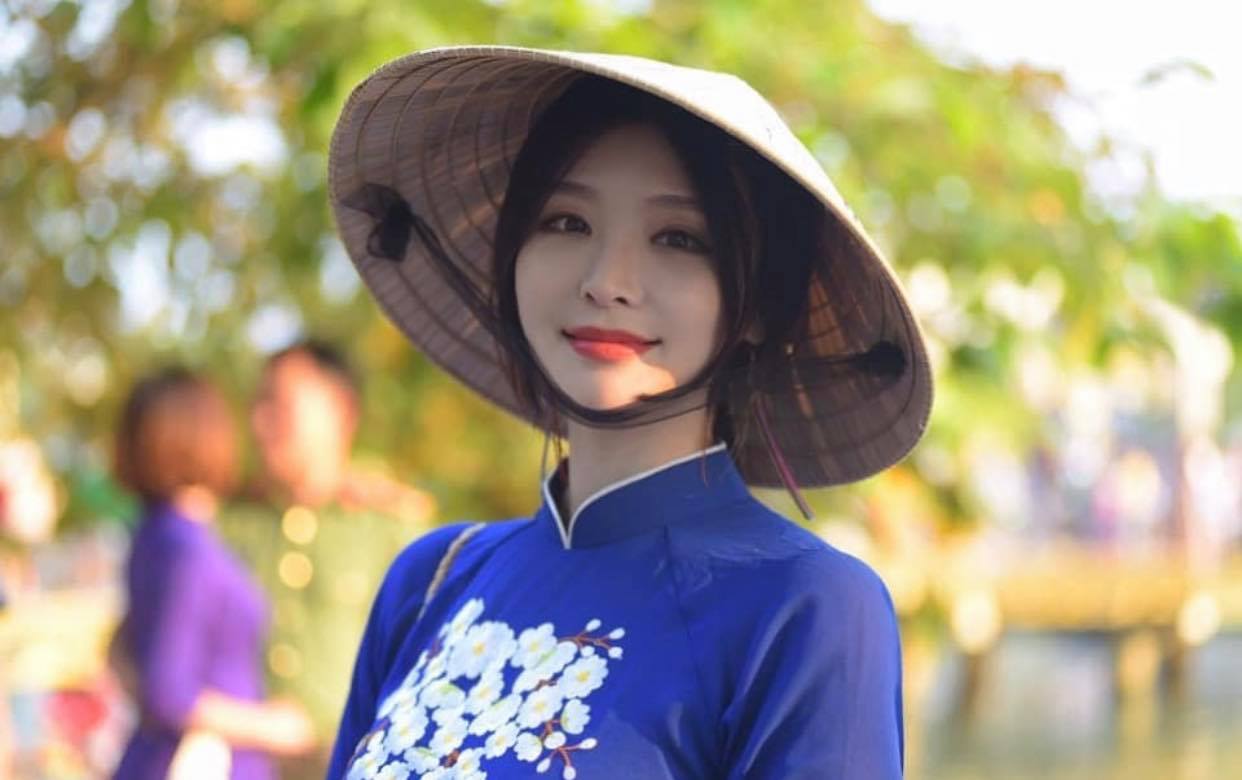 Gu mặc hút mắt của nữ giảng viên xinh nhất Hàn Quốc - 9