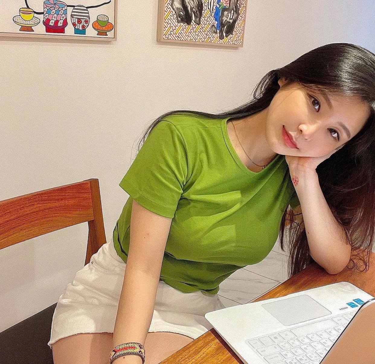 Gu mặc hút mắt của nữ giảng viên xinh nhất Hàn Quốc - 5
