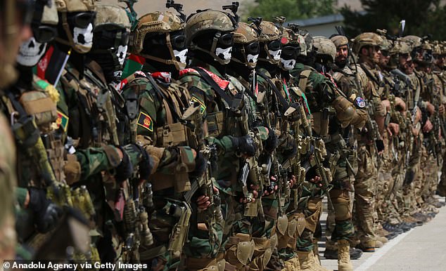 Biệt kích Afghanistan do Anh huấn luyện gia nhập phe kháng chiến chống Taliban - 1