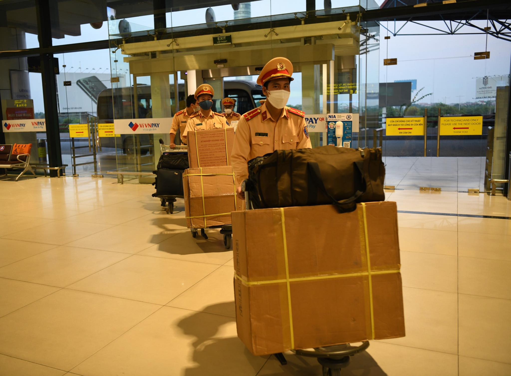 Cục CSGT tăng cường cán bộ từ Hà Nội vào chống dịch cho TP.Hồ Chí Minh - 2