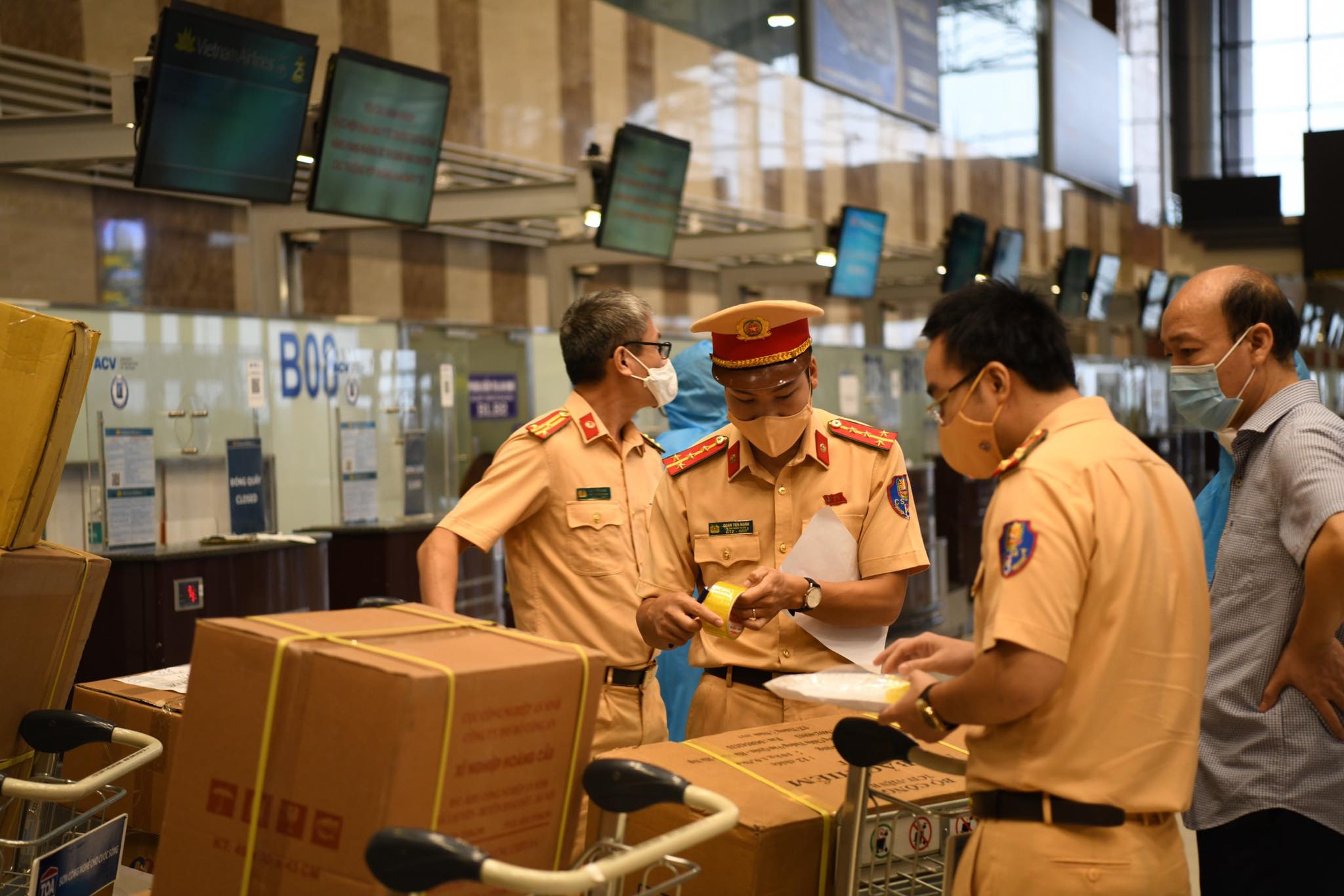 Cục CSGT tăng cường cán bộ từ Hà Nội vào chống dịch cho TP.Hồ Chí Minh - 5