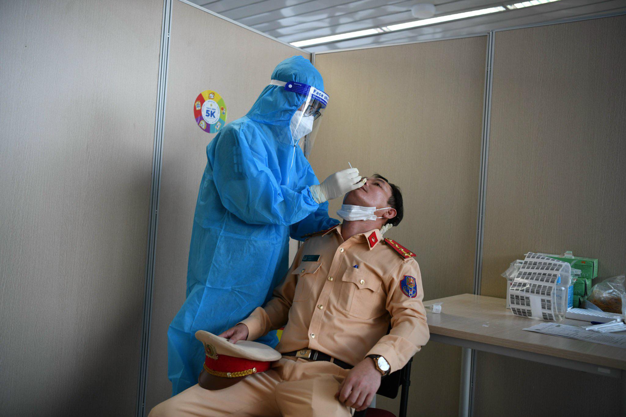 Cục CSGT tăng cường cán bộ từ Hà Nội vào chống dịch cho TP.Hồ Chí Minh - 6