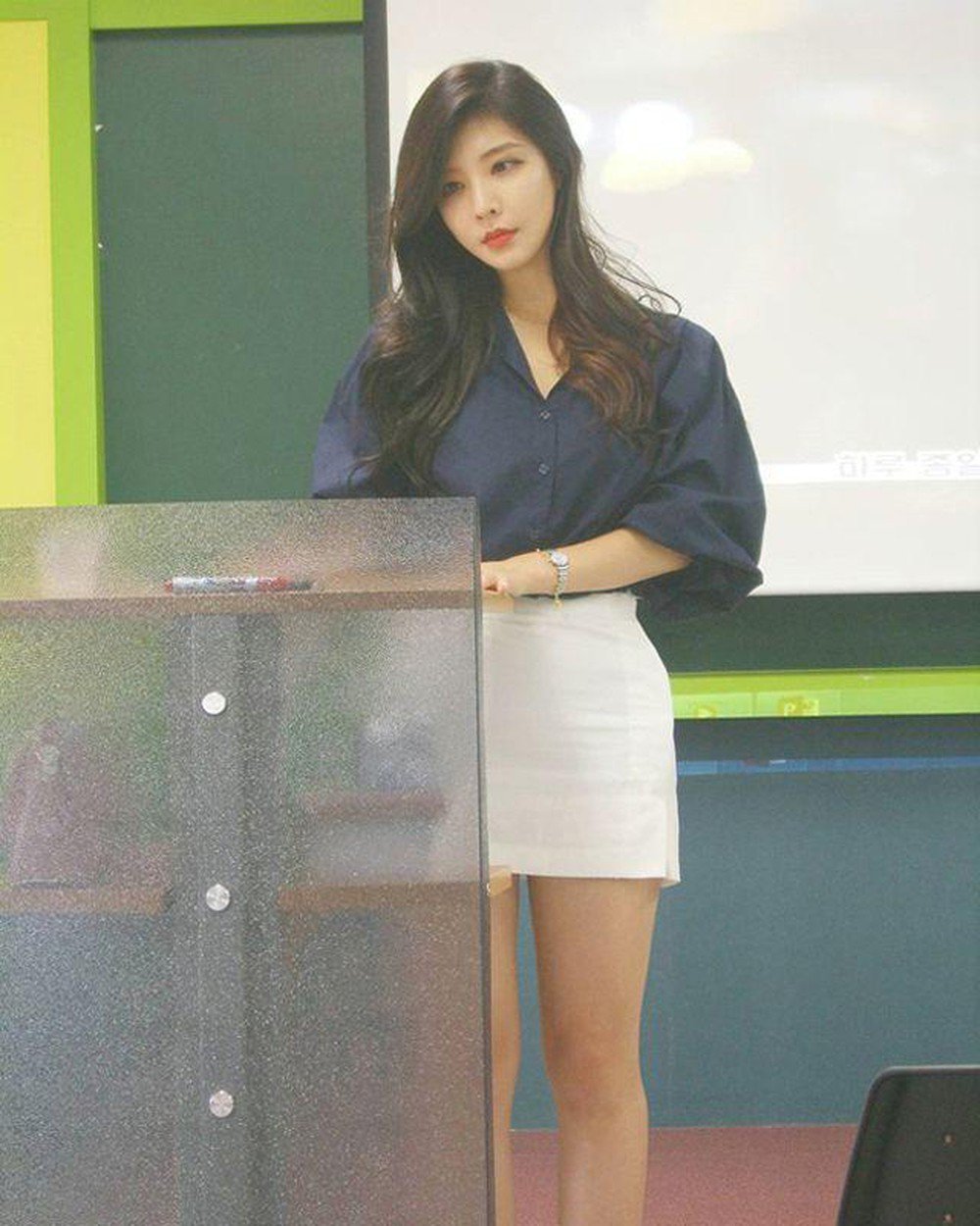 Gu mặc hút mắt của nữ giảng viên xinh nhất Hàn Quốc - 4