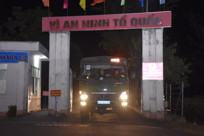 Trung đoàn CSCĐ Trung Bộ xuất quân ngay trong đêm chi viện Bình Dương chống dịch - 6