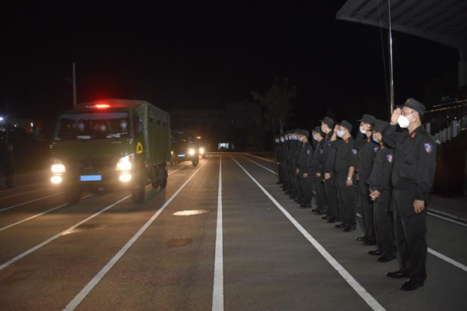 Trung đoàn CSCĐ Trung Bộ xuất quân ngay trong đêm chi viện Bình Dương chống dịch - 5