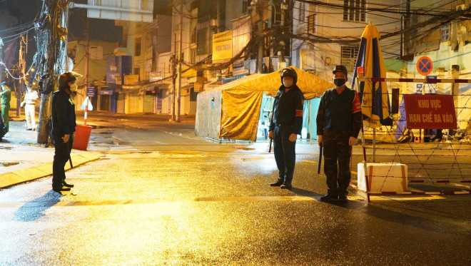 TP HCM bắt đầu 2 tuần siết chặt giãn cách xã hội - 6