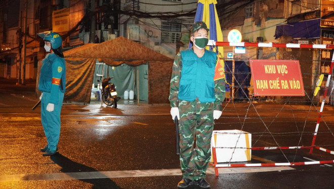 TP HCM bắt đầu 2 tuần siết chặt giãn cách xã hội - 7