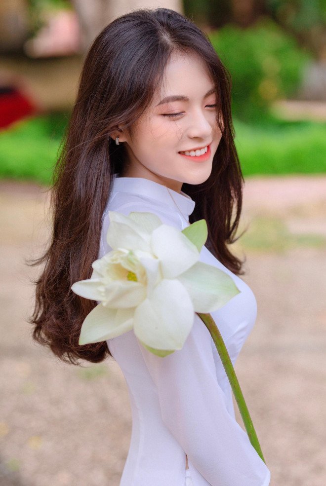Hoa khôi trường Y sở hữu vẻ đẹp ngọt ngào 'gây thương nhớ' trong tà áo dài - 4