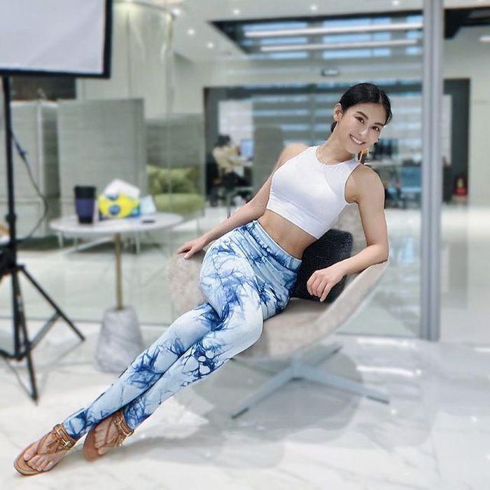 Cô gái gây sốt vì tập yoga dưới suối khoe vóc dáng đẹp như tạc tượng - 4