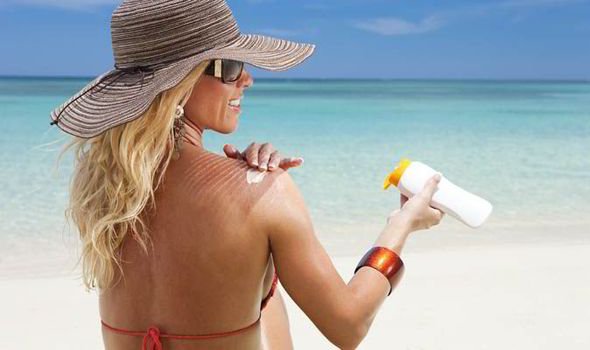 Lý do Thái Lan cấm du khách dùng kem chống nắng ở vườn quốc gia biển - 1