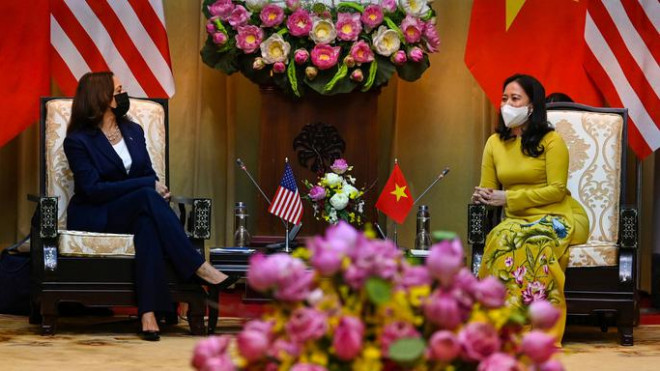 Phó Chủ tịch nước Võ Thị Ánh Xuân đón Phó Tổng thống Mỹ Kamala Harris - 4