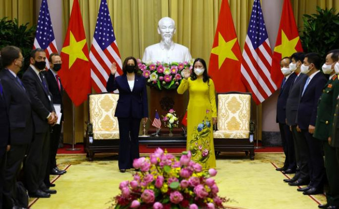 Phó Chủ tịch nước Võ Thị Ánh Xuân đón Phó Tổng thống Mỹ Kamala Harris - 3