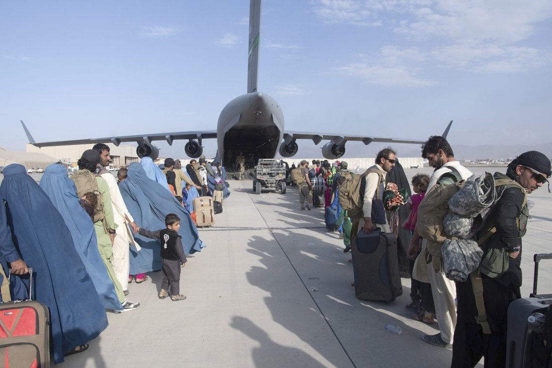 Đòn đáp trả của Mỹ nếu Taliban ngăn chặn chiến dịch sơ tán ở sân bay Kabul - 1