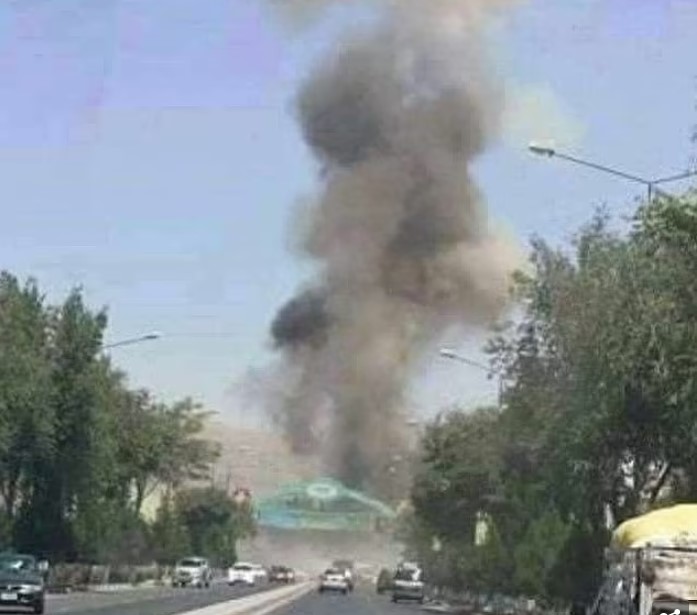 Đánh bom liều chết gần sân bay Kabul: Nhiều thương vong, cả lính Mỹ và Taliban - 1