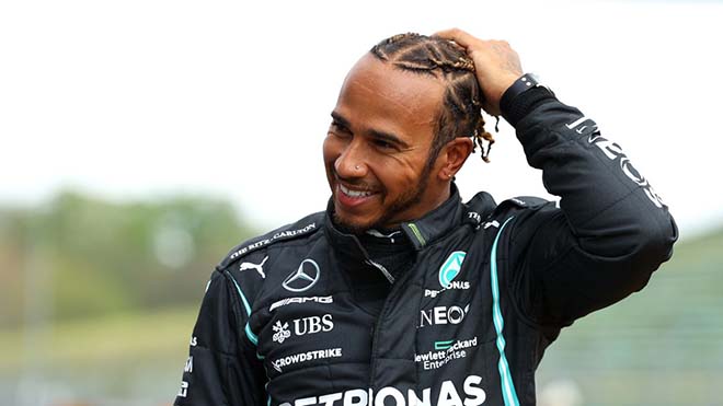 Nóng nhất thể thao tối 27/8: Lewis Hamilton bị chỉ trích vì lương quá cao - 1