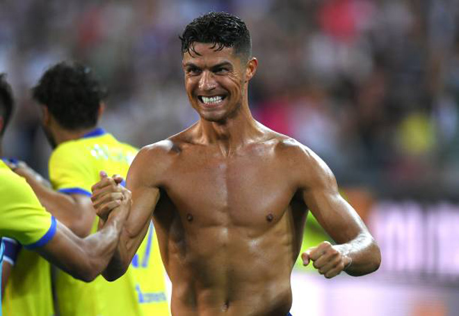 Ronaldo lần 2 đến MU: Tập Gym đáng nể, cơ bắp cuồn cuộn "muôn người khó địch" - 4