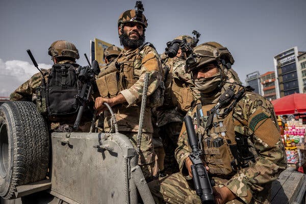 Taliban hành động ra sao sau vụ IS đánh bom khủng bố đẫm máu ở Kabul? - 1