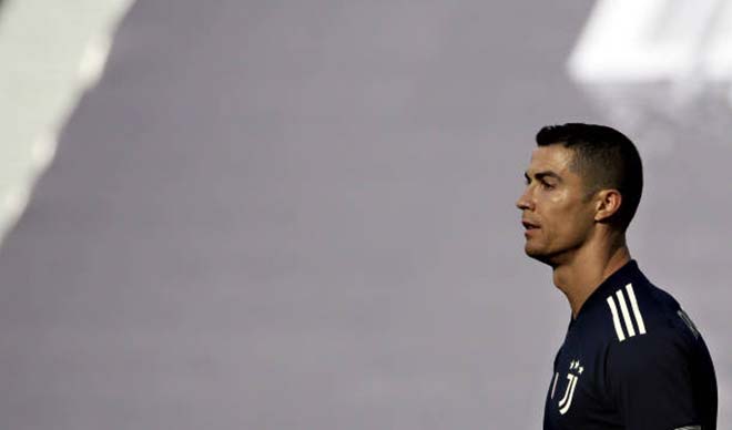 Ronaldo về MU: Màn &#34;lật kèo&#34; sốc nhất năm, hơn cả Messi về PSG vì sao? - 1