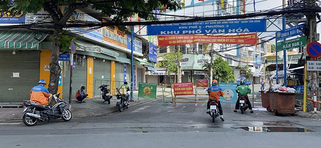 TP.HCM: Shipper được hoạt động tại “vùng đỏ”, phải xét nghiệm COVID-19 mỗi ngày - 1