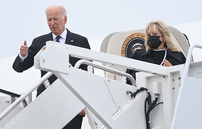 Ông Biden đón thi thể 13 binh sĩ Mỹ thiệt mạng trong vụ đánh bom ngoài sân bay Kabul - 1