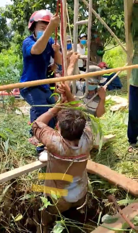 Đồng Nai: Người đàn ông rơi xuống giếng hoang sâu 20 m - 2