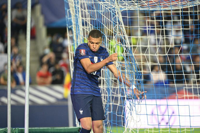 Mbappe gặp chấn thương khi đá cho ĐT Pháp, lộ thời điểm ký hợp đồng Real Madrid - 1