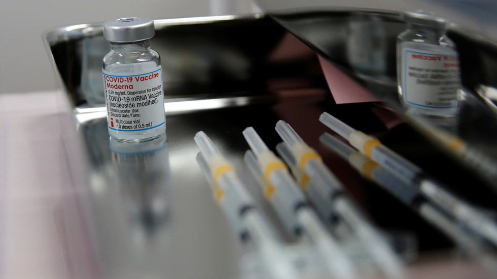 Mỹ vứt bỏ tổng cộng hơn 15 triệu liều vaccine ngừa Covid-19 - 1