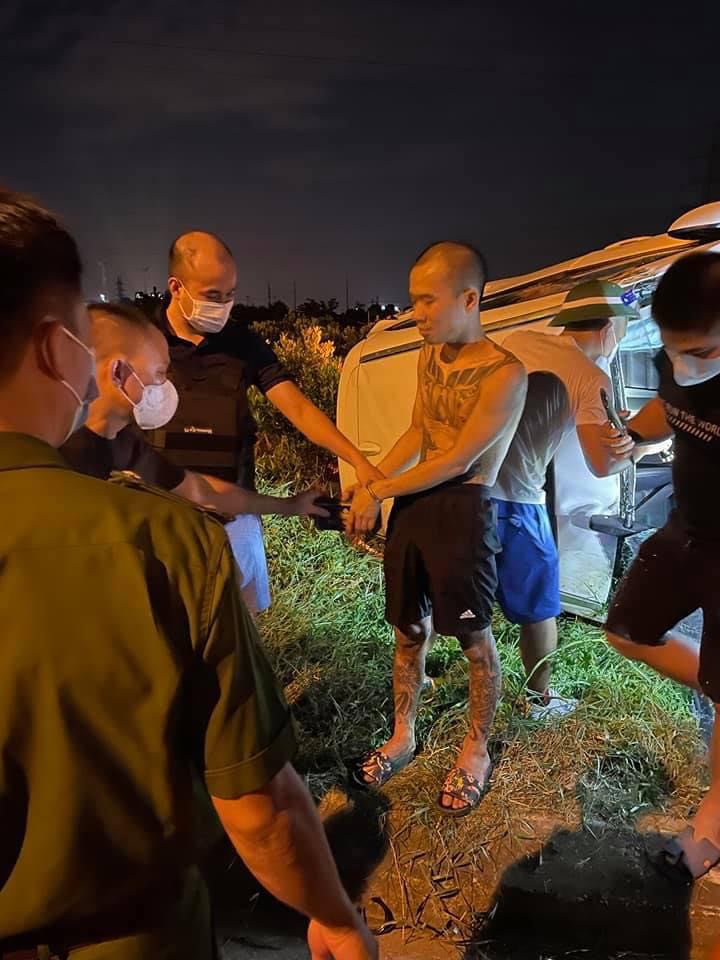 Clip: Xe con gây tai nạn rồi bỏ chạy, hàng chục xe khác rượt đuổi như phim hành động - 4