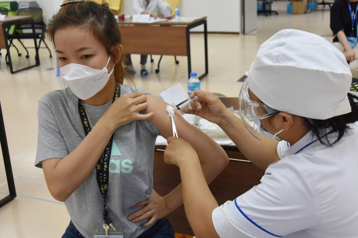 Lần đầu tiên Hà Nội tiêm vắc-xin phòng COVID-19 được gần 270.000 mũi/ngày - 1