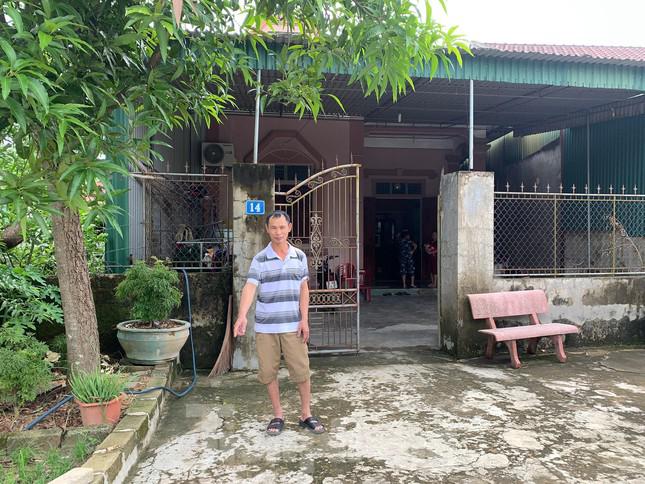 Mất 2 người con trai, vợ chồng hạnh phúc nhận nuôi bé gái bị bỏ rơi trước cổng nhà - 2