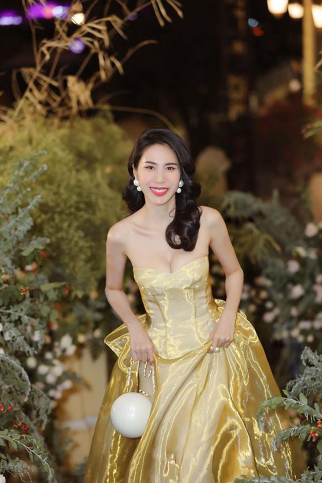Một người đẹp khác nổi tiếng trong showbiz Việt đến từ Kiên Giang chính là nữ ca sĩ Thủy Tiên.
