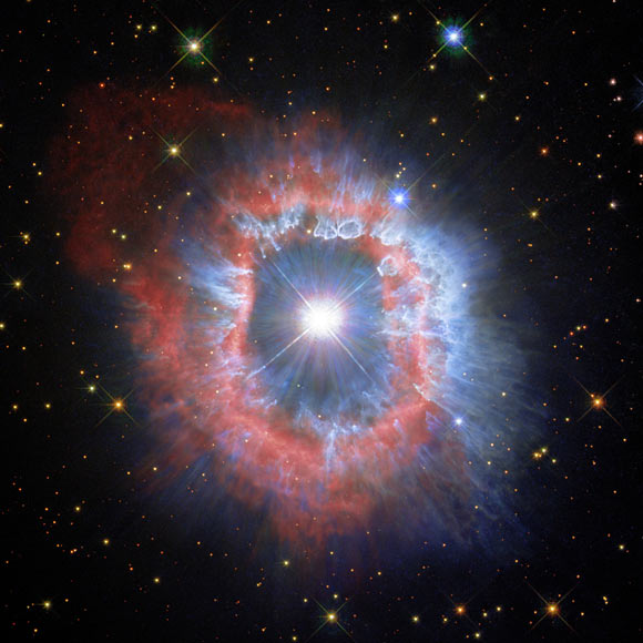 "Mắt quỷ" lọt vào kính thiên văn Trái Đất: Tiến hóa thành quái vật vũ...