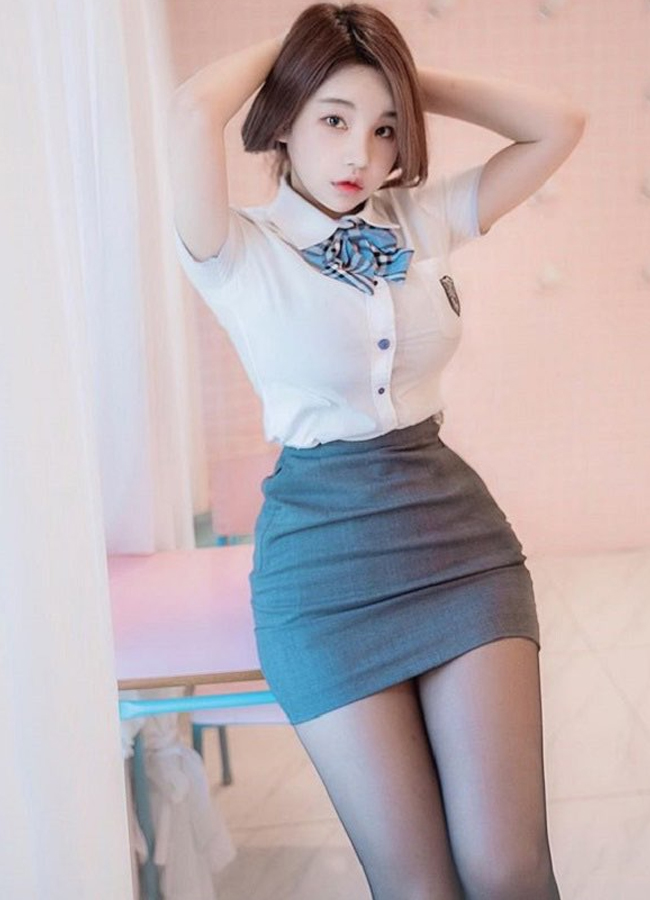Đây là mốt mặc được các cô gái Hàn Quốc yêu thích không kém.
