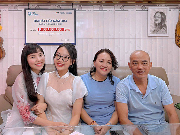 Phương Mỹ Chi đau buồn vì mất 2 người thân trong 1 tháng, cả nhà 5 người đều nhiễm Covid-19 - 1