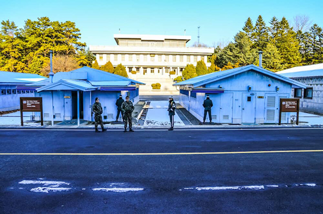 Khu phi quân sự Triều Tiên (DMZ): Chuyến thăm khu phi quân sự (DMZ) là một trải nghiệm thực sự độc đáo không nên bỏ lỡ.

