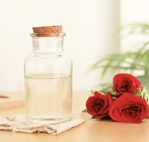 Cách làm nước hoa hồng tại nhà giúp da mượt như lụa - 1