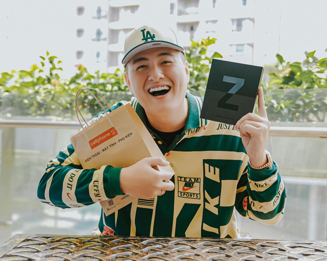 Bán sạch hàng kỷ lục, Samsung giao siêu phẩm Galaxy Z đến tay khách trong không khí hào hứng chưa từng có - 1
