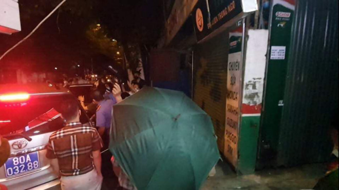 CLIP: Khám xét nhà Trưởng phòng Cảnh sát kinh tế Hà Nội - 5