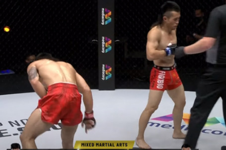 Ngán ngẩm võ sĩ MMA Trung Quốc chơi xấu, 4 lần đá vào chỗ hiểm đối thủ