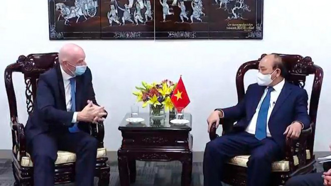 Chủ tịch nước Nguyễn Xuân Phúc đề nghị FIFA tiếp tục hỗ trợ bóng đá Việt Nam - 1