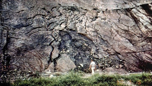 Phát hiện lò phản ứng hạt nhân 2 tỷ năm bí ẩn ở châu Phi - 4