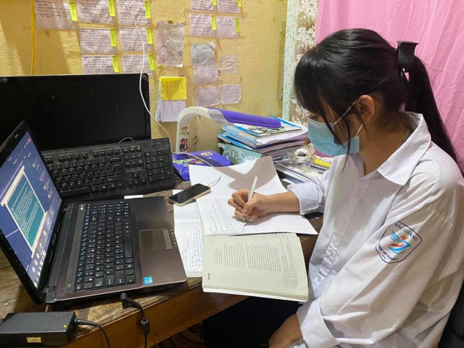Hà Nội tăng gần 64.000 học sinh: Gặp khó khi dạy trực tuyến - 1