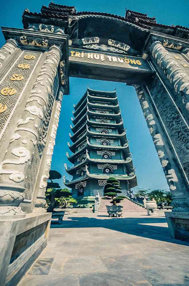 Đến xem ngôi chùa 13 lần tượng Phật "tỏa hào quang" - 6