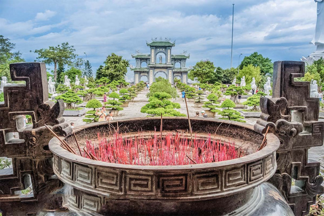 Đến xem ngôi chùa 13 lần tượng Phật "tỏa hào quang" - 9