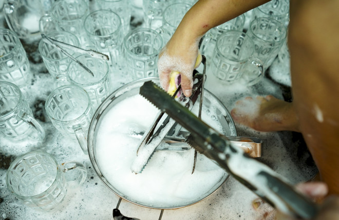 Cận cảnh: Hàng quán TP.HCM sẵn sàng cho ngày 1-10 - 6